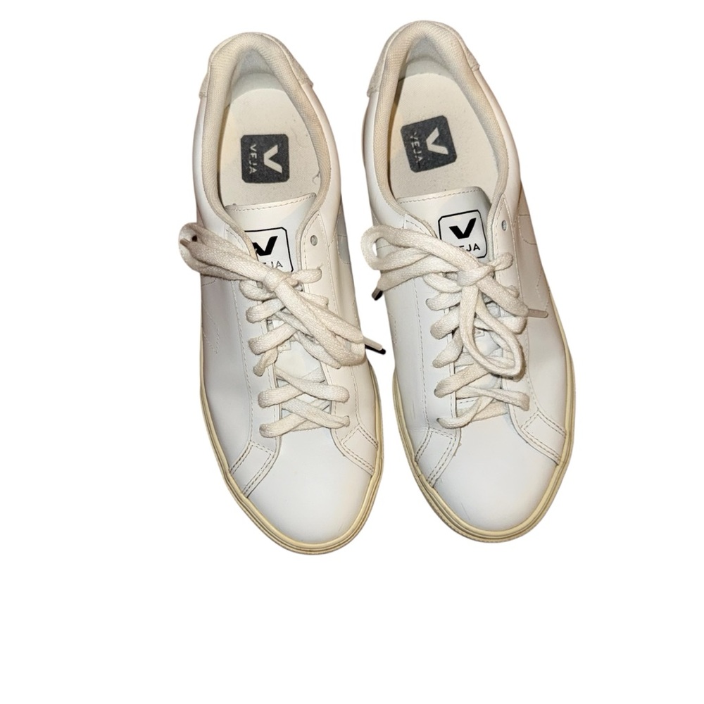 Veja Sneakers - Picture 2 of 6